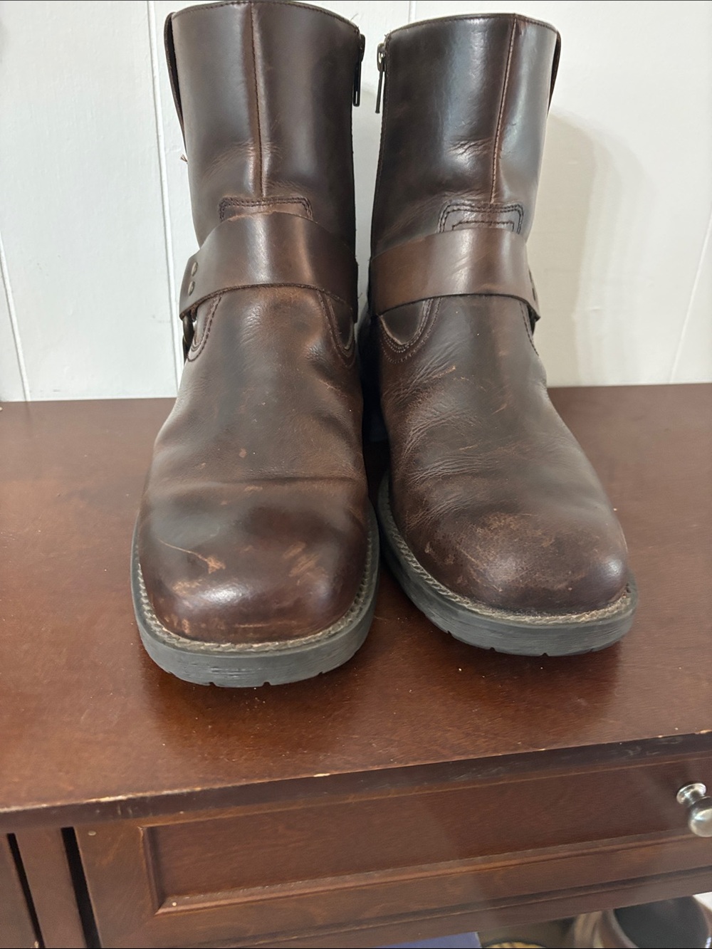Men's leather ankle zip boots. EUC